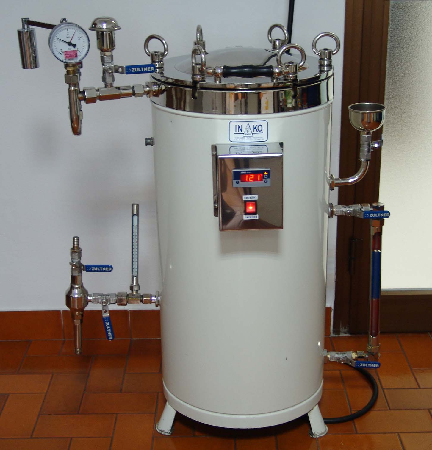 Slika 4 – Autoklav