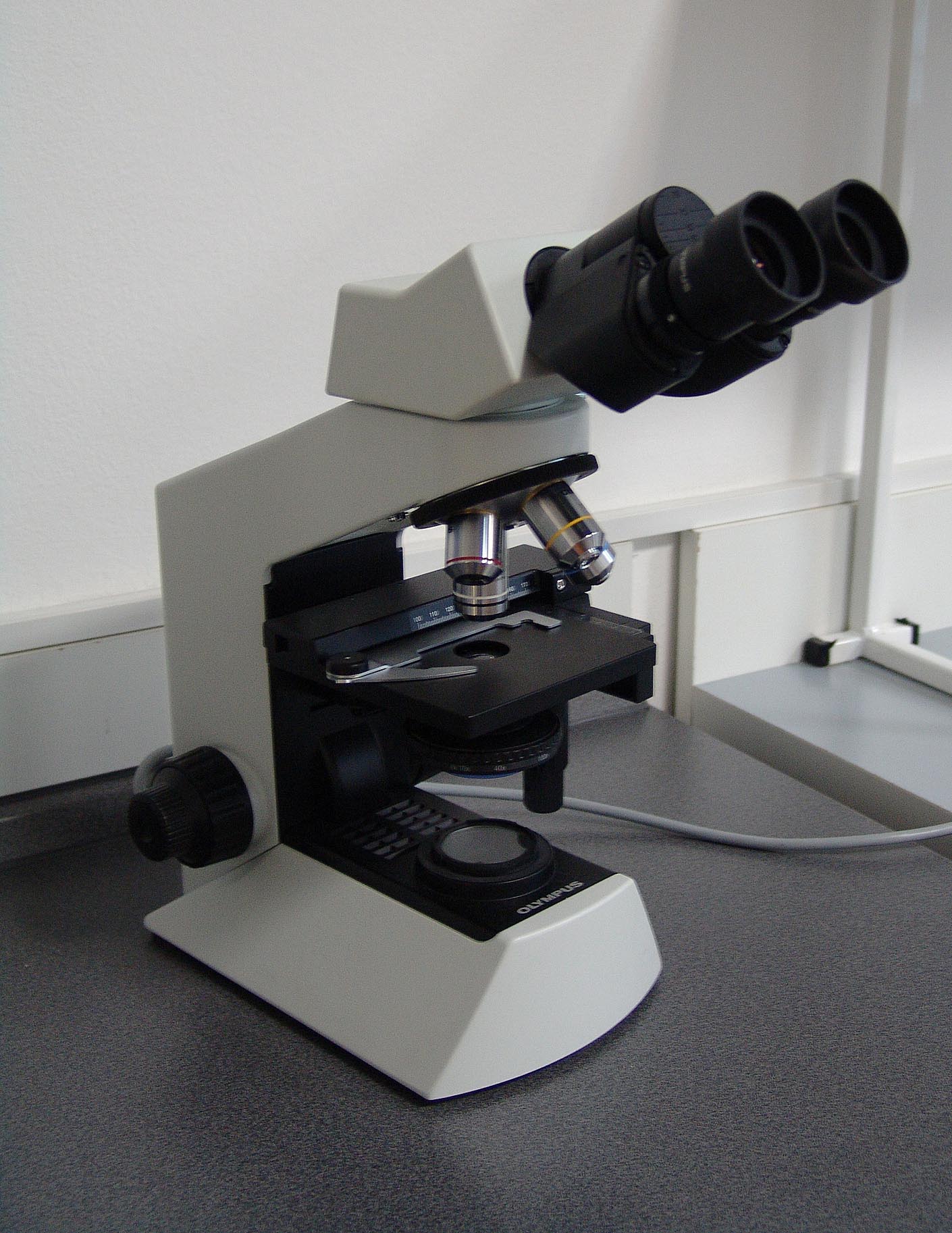 Slika 9 – Svjetlosni mikroskop (ažurirano)